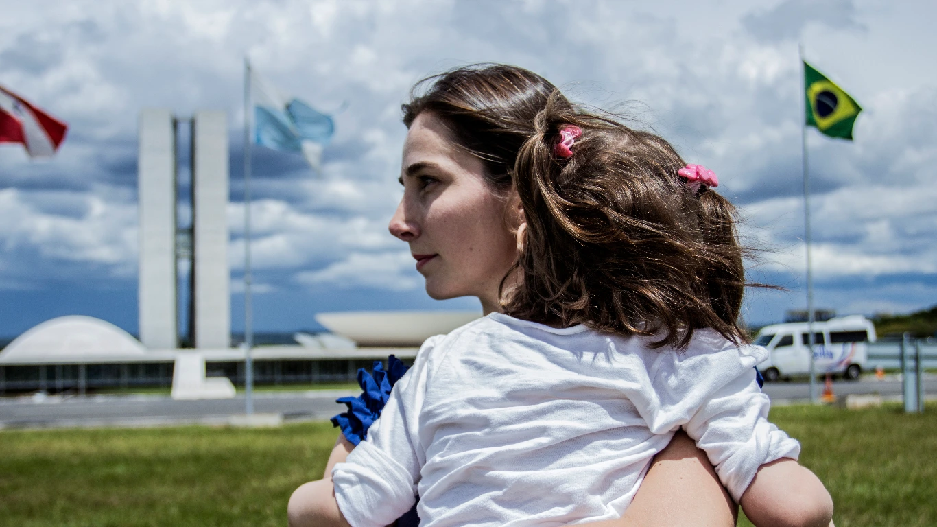 Poster do vídeo FICC - Ilegal: a vida não espera